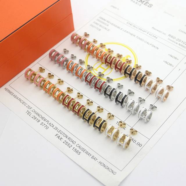 Code E2789 Chanel earrings are hot-selling and new products are available. Chan