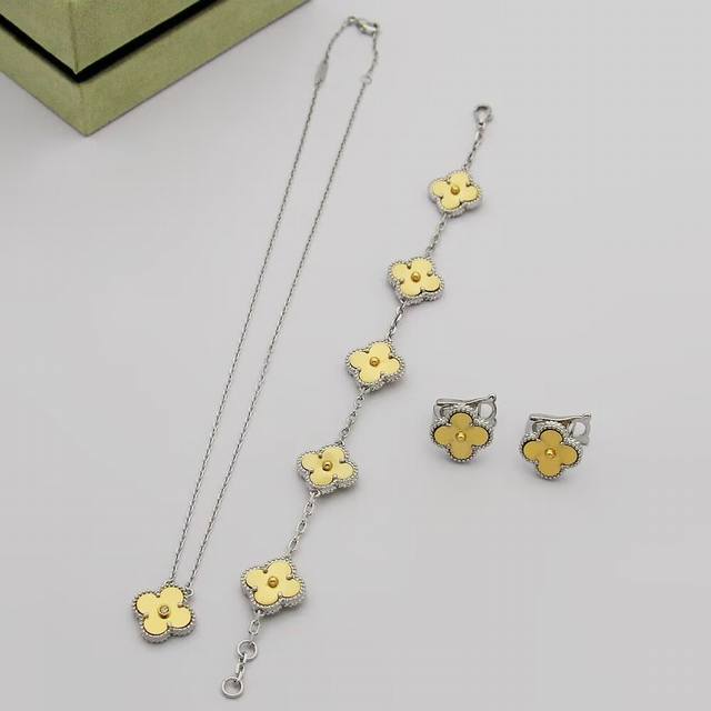 Chanel pearl double C sweater chain