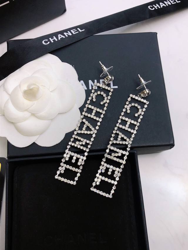 Chanel Double C pearl earrings in gray and white pearls. New and original. Every