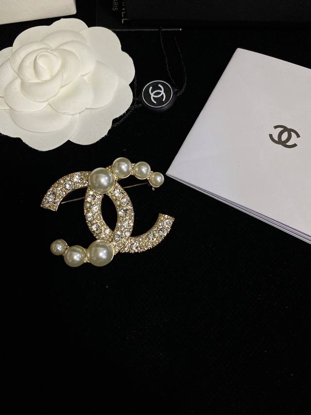 Miu Miu full diamond letter necklace M really understands women