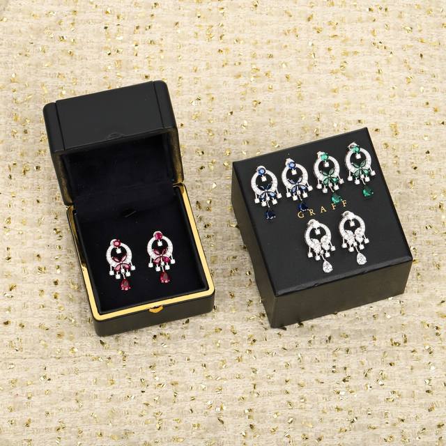 The Qilin Yu Yi series Ruyi lock double diamond necklace is inspired by the anci