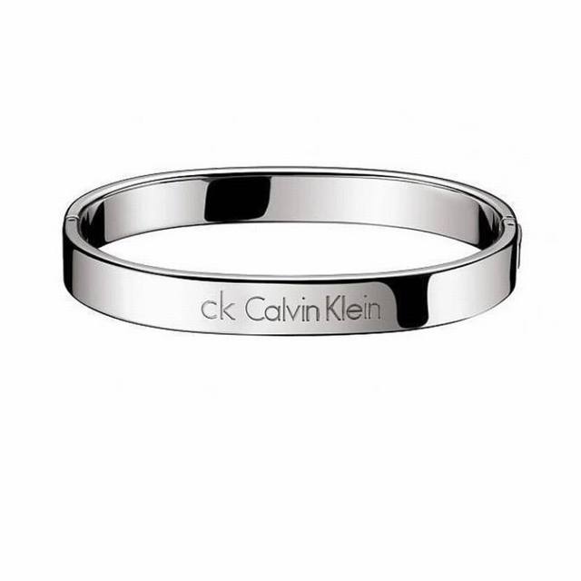 Ring size 5678 US The small Divas' Dream ring is decorated with pav