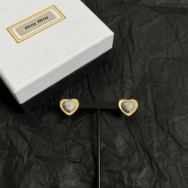 Size 678910 US size A classic must-have ceramic ring. Narrow & Black and White C