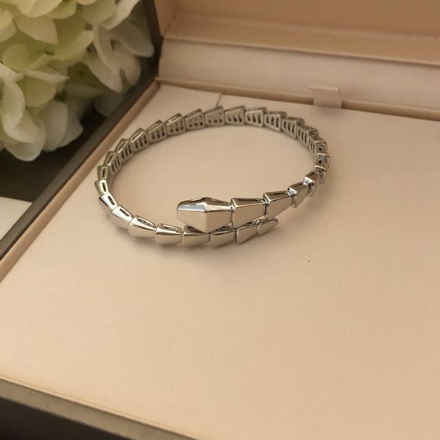 C658 Chanel style 5-letter earrings S925 sterling silver material, elegant and g
