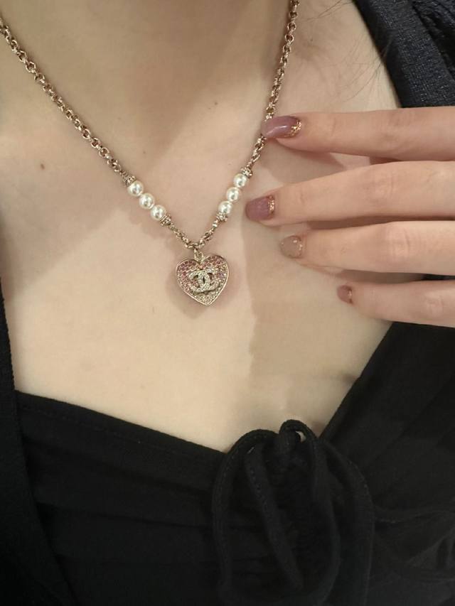 Chanel double-layer chain necklace bracelet classic and versatile, highlighting