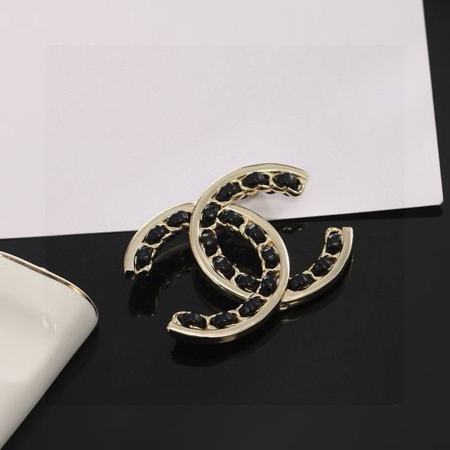Unexpected variety, unexpected beauty! Hermes new Farandole pig nose bracelet. T