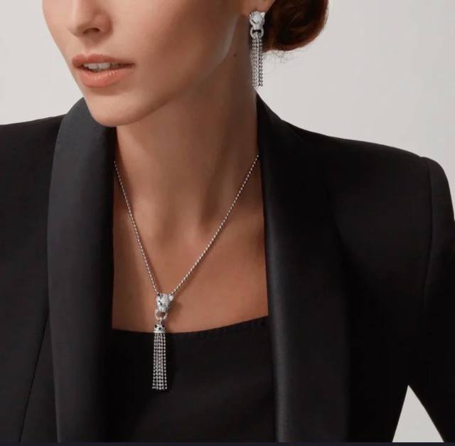 Chanel Chanel Necklace Hollow Camellia Necklace Classic Hot Selling Chanel Godde