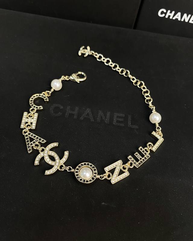 Code A335 Xiangjia's new brooch, hot-selling model, new arrival Synchronous coun