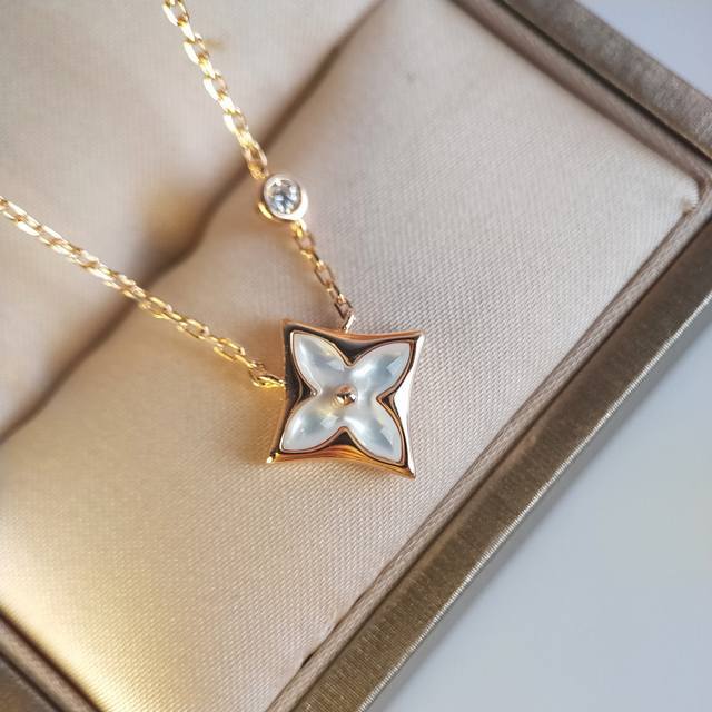 Donkey's new Lv necklace earrings bracelet set Iconic Lv letter flower set earri