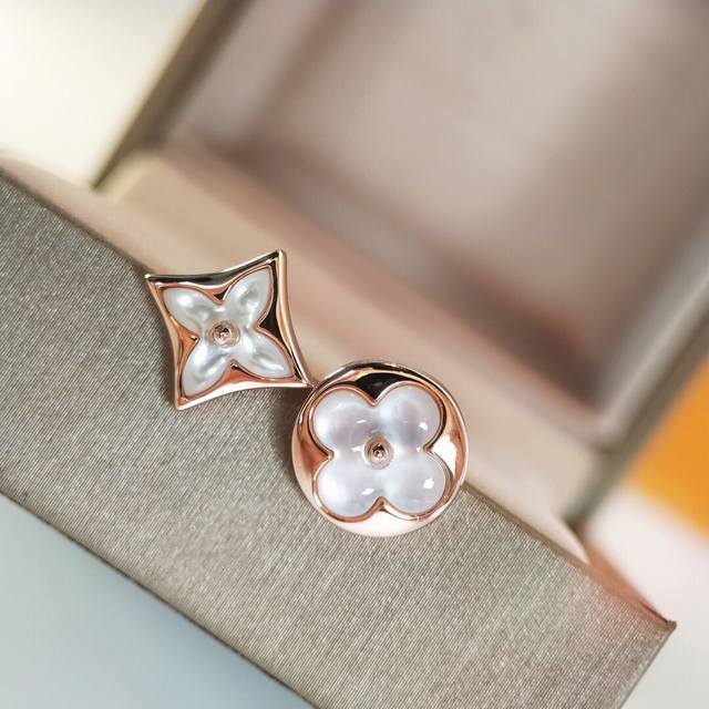 Donkey's earrings arrive new Lv Iconic Lv letter flower earrings bracelet
