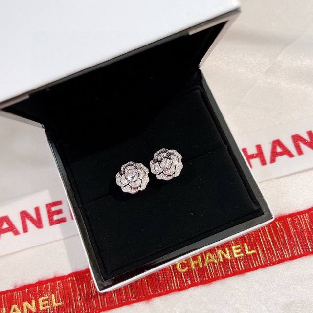 Chanel's new earrings, small pearl earrings, the highest version on the market!