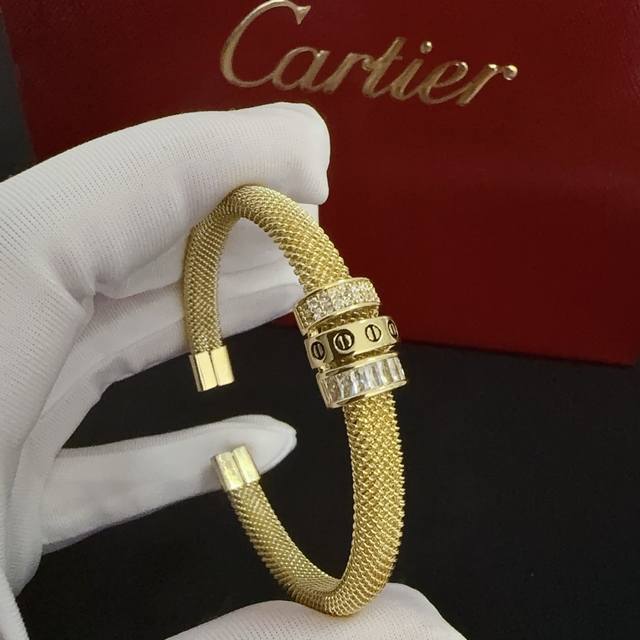 Code A311 Xiangjia's new brooch, hot-selling model, new arrival Synchronous coun