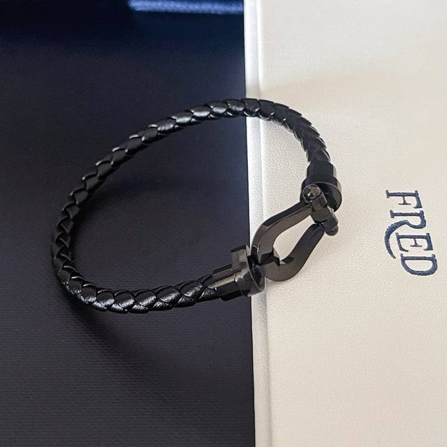 New Lv old flower leather bracelet arrived