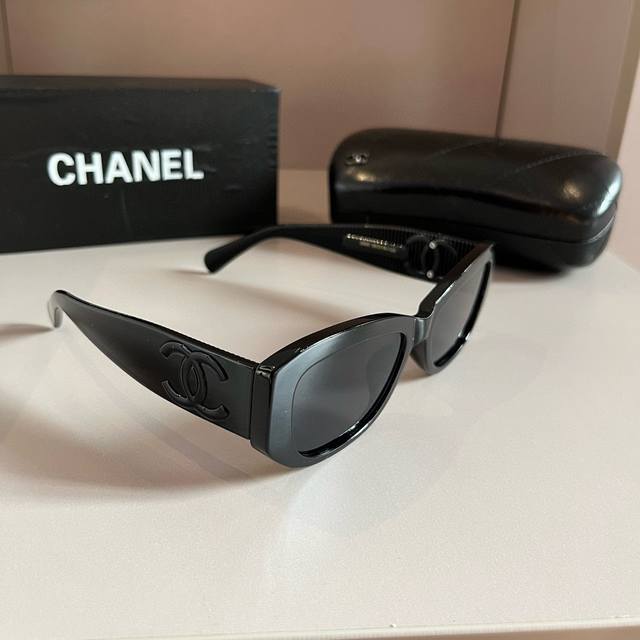 Chanel cat-eye sunglasses, driving visors, super street-class Chanel sunglasses