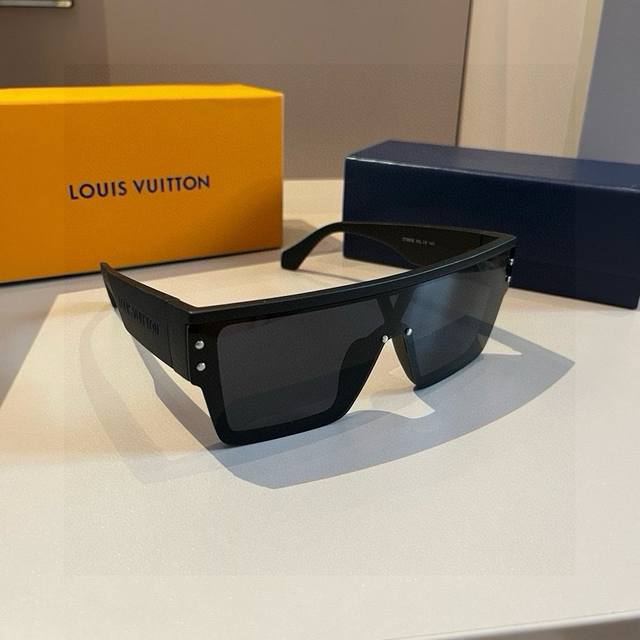 Lv Those sunglasses that make the boss look awesome Louis Vuitton's sunglasses h