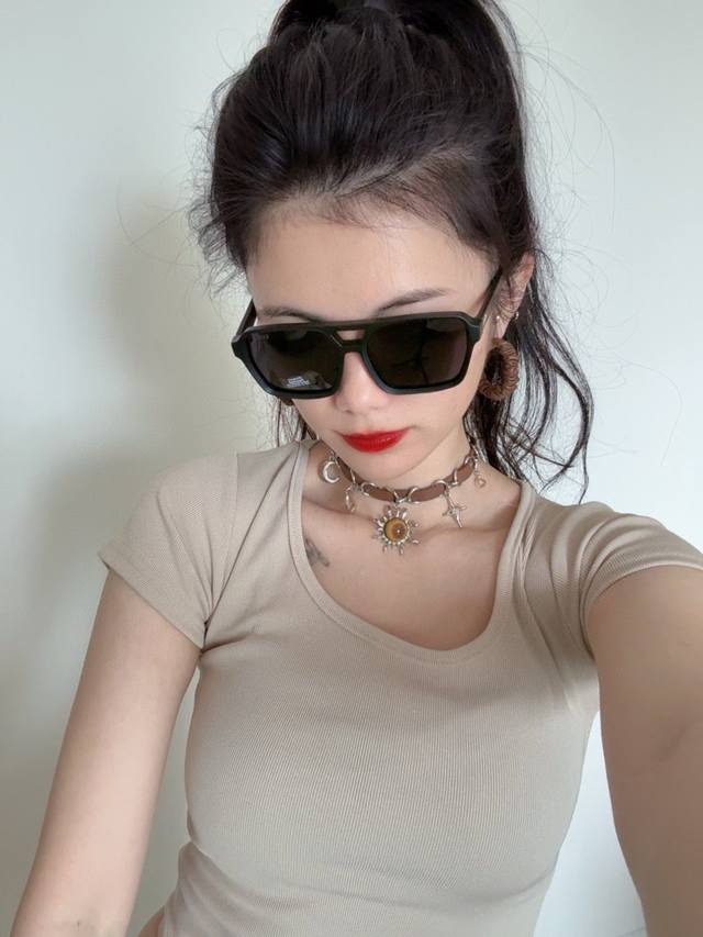 Super cool Gucci new sunglasses with unique charm and avant-garde style to inter
