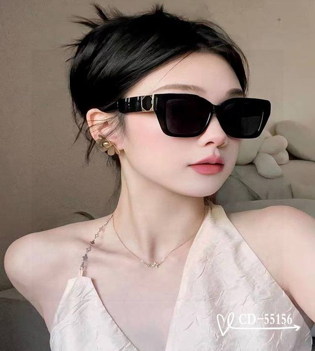 French Dior-Dior . Polaroid resin polarized lens . Tr90 frame is light and comfo