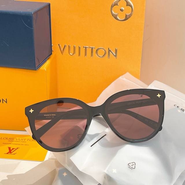 Louis Vuitto*Model