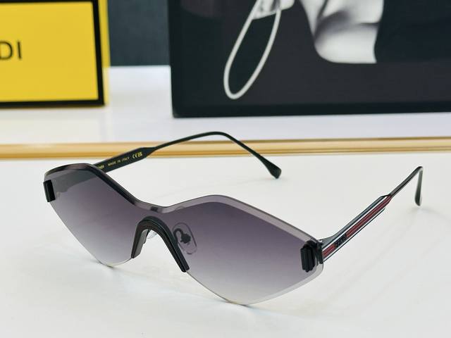 Fend* Fe0440 Size: 145 mouth 0-142 Unconventional Bm suitable for all face shape