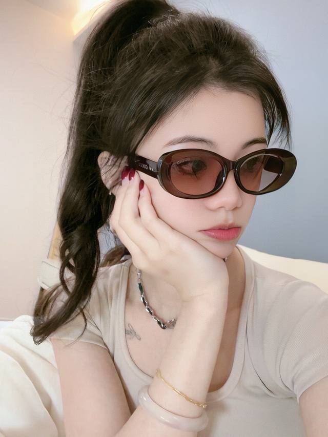 Gucci 2025 Spring New Trend Hot Fashion Small Frame Sunglasses High Quality Comf