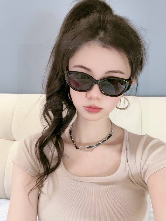 Chanel sunglasses. Classic small frame design, suitable for all face shapes. The