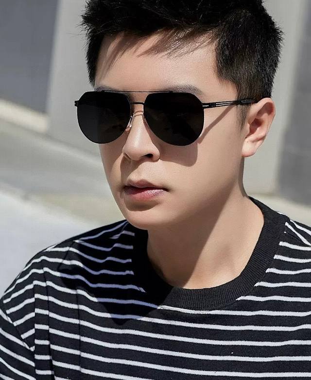 Lv 2025 new men and women couple sunglasses polygonal sunglasses IP plating neve