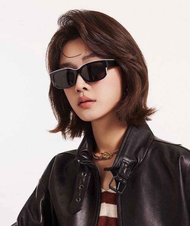 Gucci Classic small frame design, suitable for all face shapes, very elegant whe