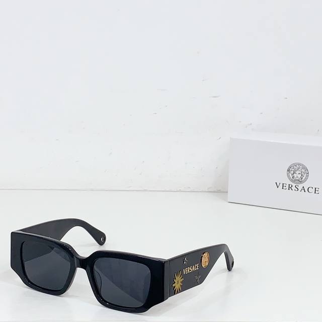 Versac* Mod: Ve1290 Size: 56 ports 17 145