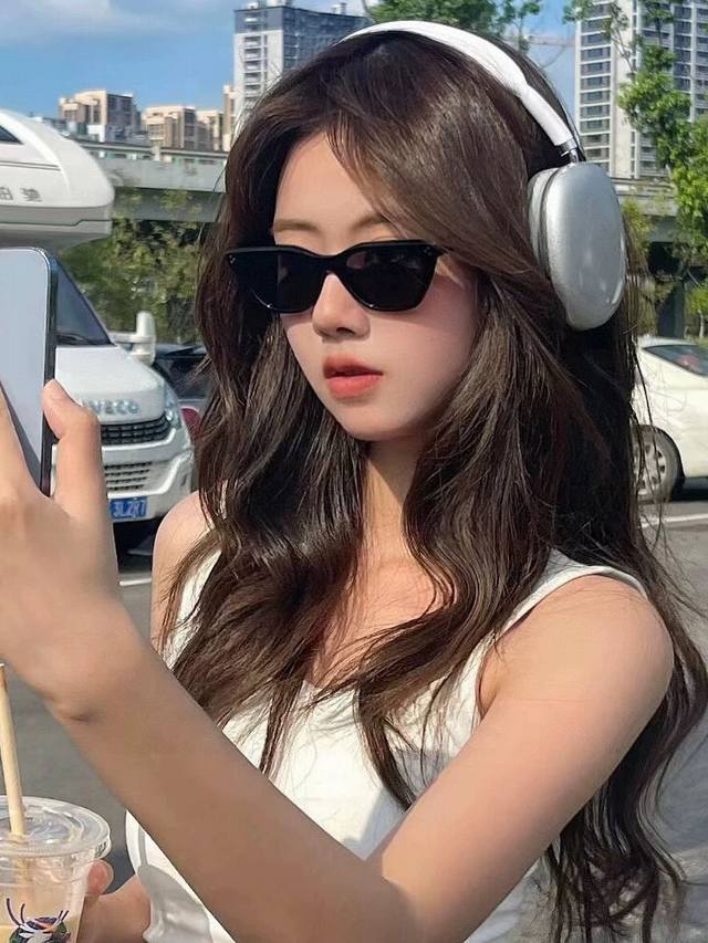 Gucci 2025 new spring integrated large frame sunglasses for men and women Popula