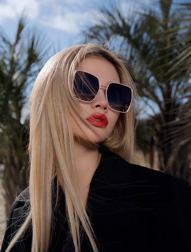 Miumiu 2025 Spring New Style Shining New Style Shining on Stage Sunglasses Trend