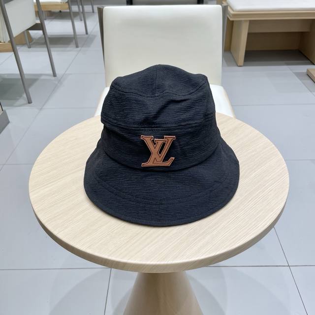 Louisvuitton 2025 new high-quality bow fisherman hat sun protection face small v