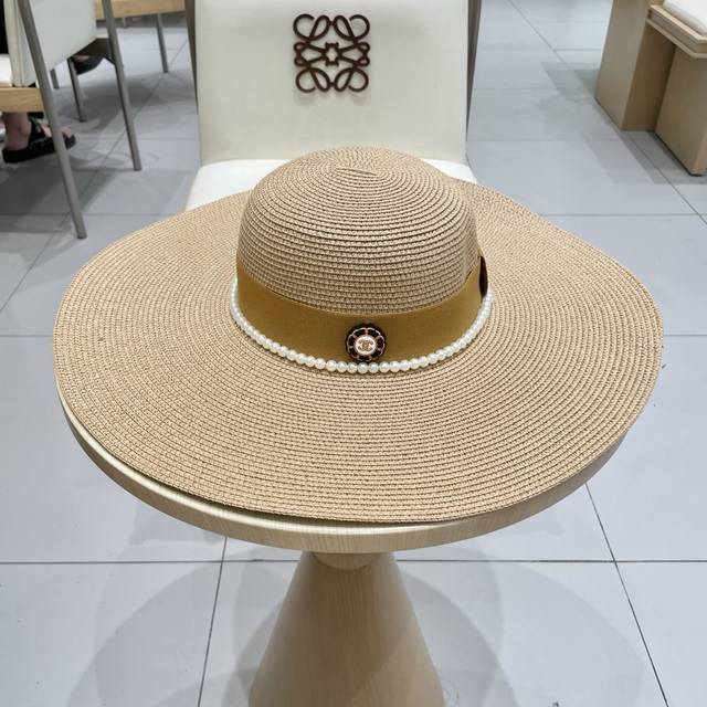 Chanel 2025 new wide-brimmed hat, basin hat, straw hat, a must-have for going ou