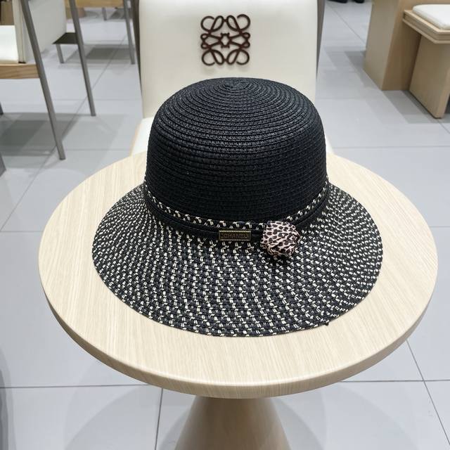 Chanel new straw hat, lady style, head circumference 57Cm