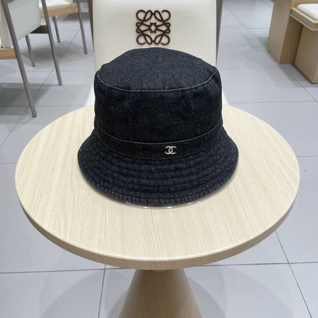 Chanel denim bucket hat, head circumference 57Cm