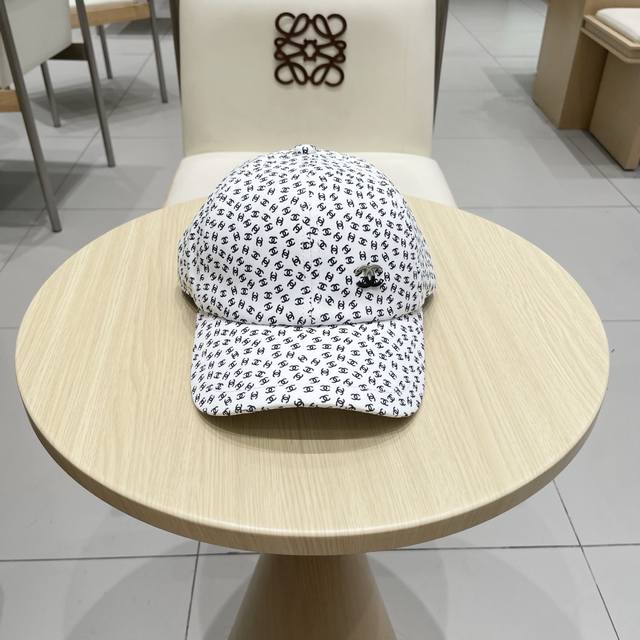 Chanel new baseball cap, Chanel logo classic and simple, fashionable and casual