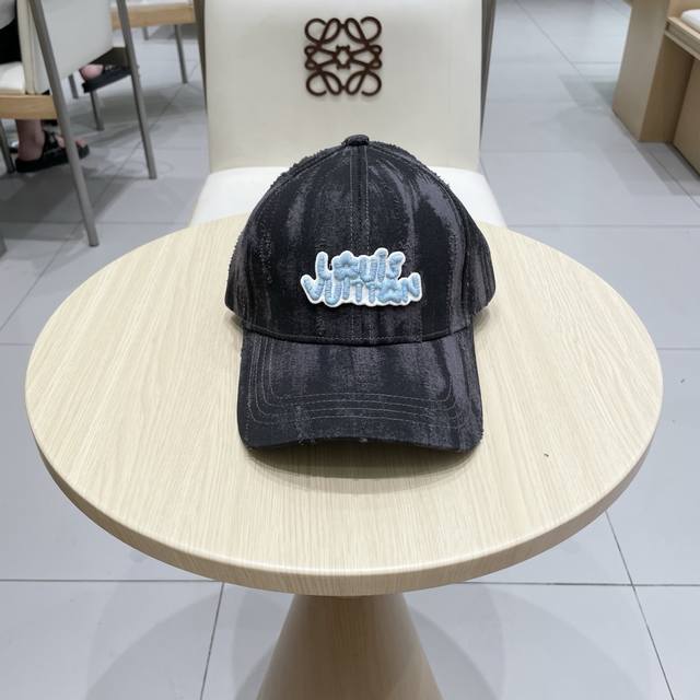 Louisvuitton2025 early autumn new baseball cap Lv baseball cap, simple and elega