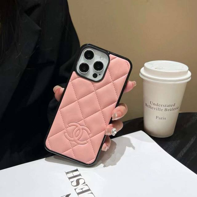 Chanel mobile phone case with diamond-shaped small Chanel style leather label, P