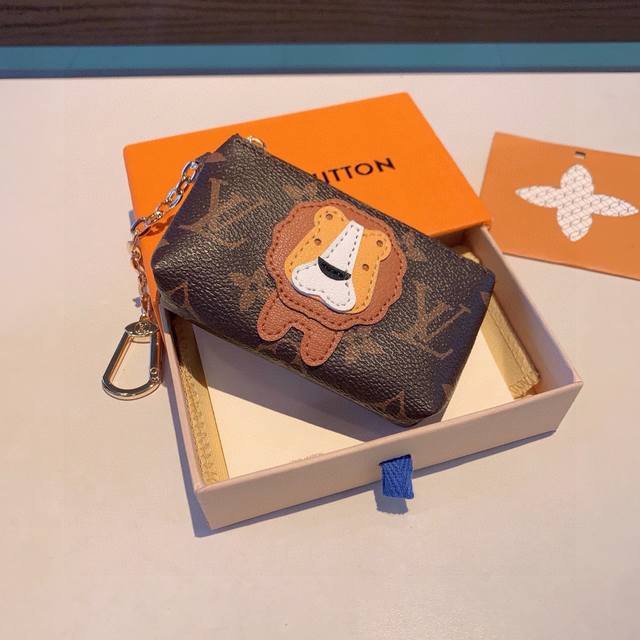 exclusive new Lv cartoon old flower coin purse bag, classic old flower earphone