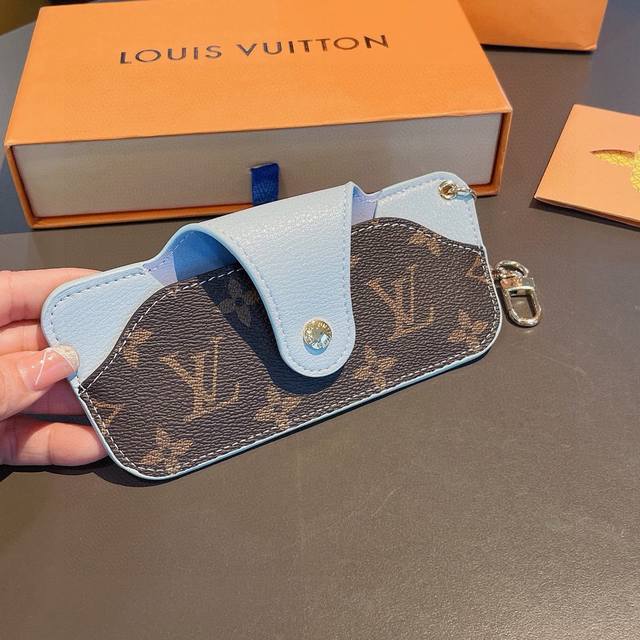 A must-have for travel Lvjia glasses protective cover Lv sunglasses cover #coffe