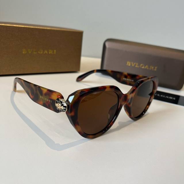 Bulgari celebrity sun visor sunglasses blogger same sunglasses