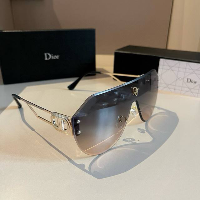 Dior women's sunglasses, full of three-dimensional sense. High-definition lenses