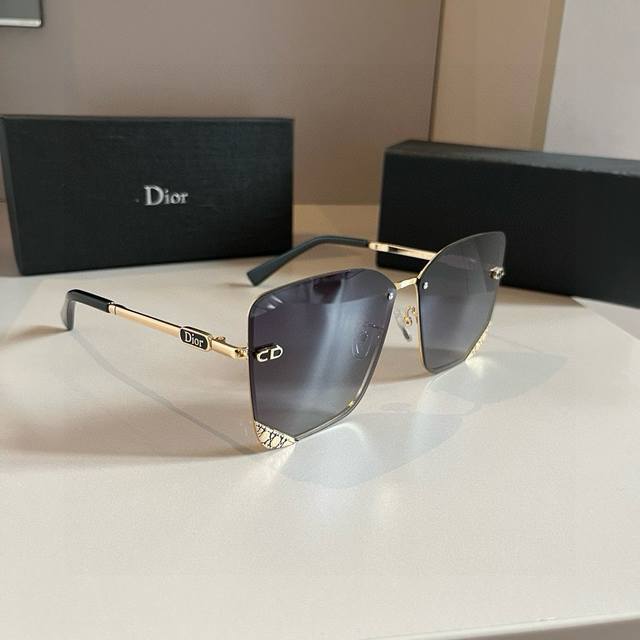 Dior sunglasses, sunglasses that you want to weld on your face Hard goods are no
