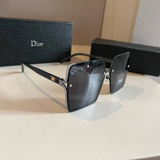 Dior's new sunglasses, polarized lenses can be salty or sweet, so beautiful,