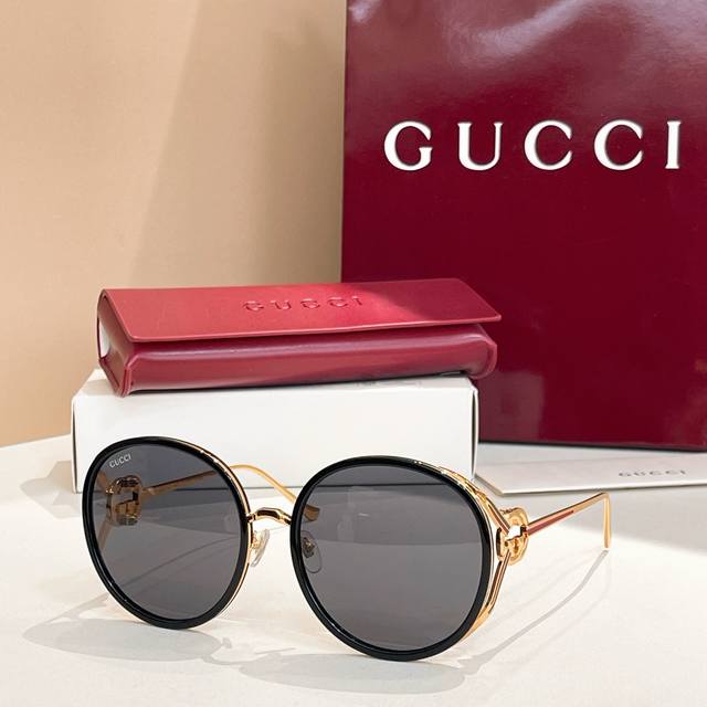 Gucc*Model