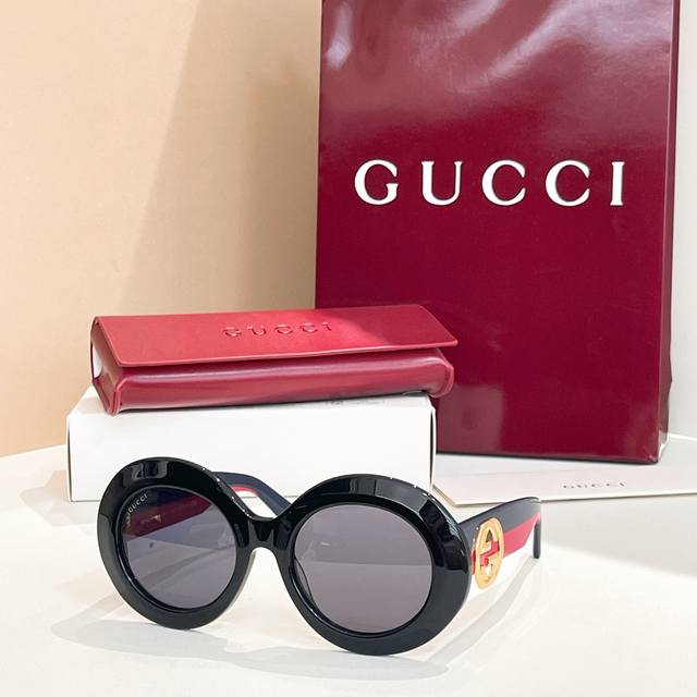 Gucc*Model