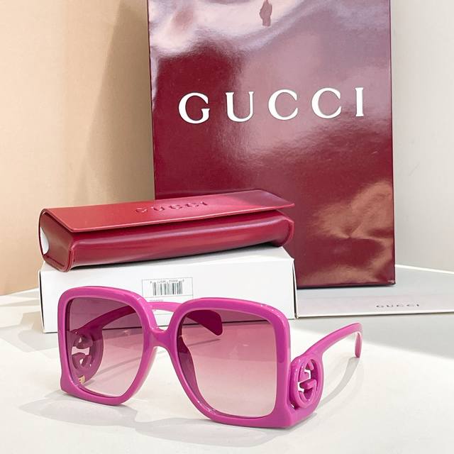 Gucc*Model