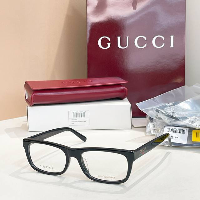 Gucc*Model