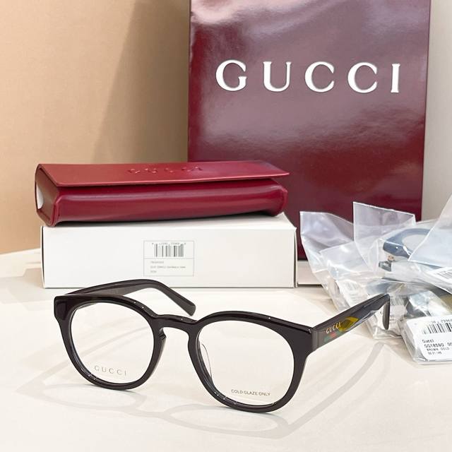 Gucc*Model