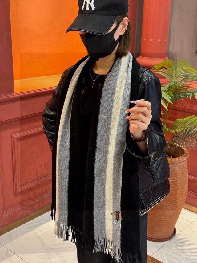 Unisex, 100% pure cashmere Gucci high-end cashmere knitted scarf! Can be formal