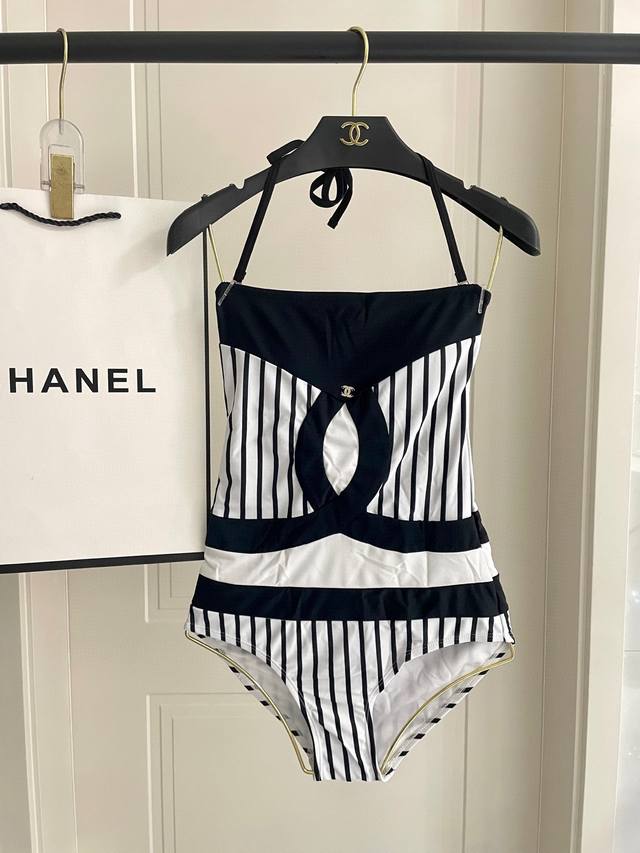 Chanel's new one-piece swimsuit is suitable for a variety of scenarios. It can b